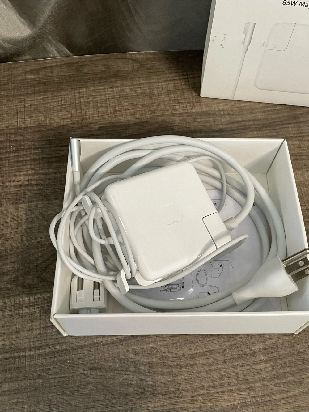 Genuine Apple 85W MagSafe 1 Power Adapter MacBook Pro Charger